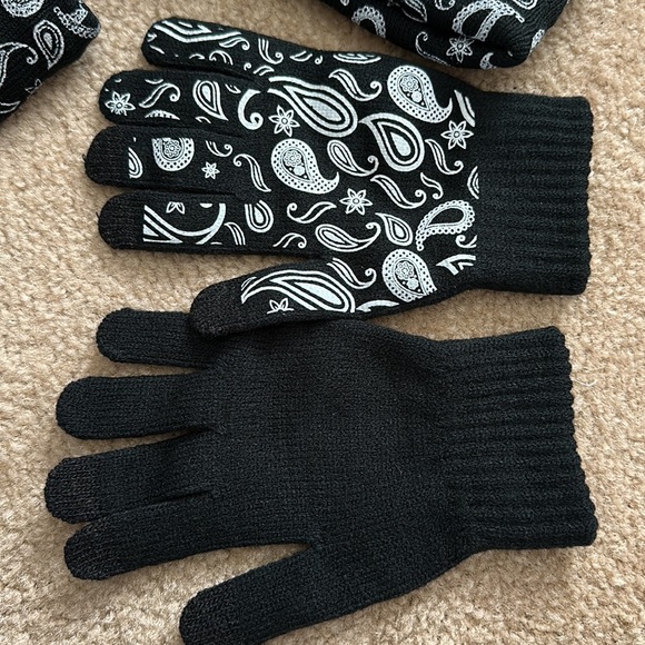 3 piece beanie gloves and scarf - Picture 8 of 9